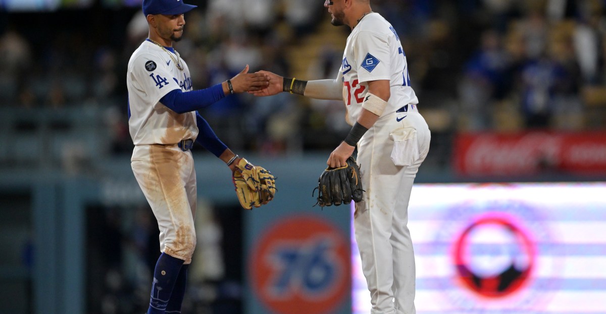 Dodgers news: Mookie Betts, Miguel Rojas are Gold Glove Award finalists