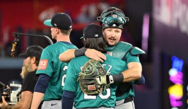 Mariners rock, roll through Blue Jays 10-3