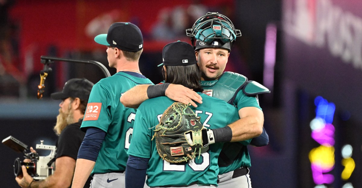 Mariners rock, roll through Blue Jays 10-3
