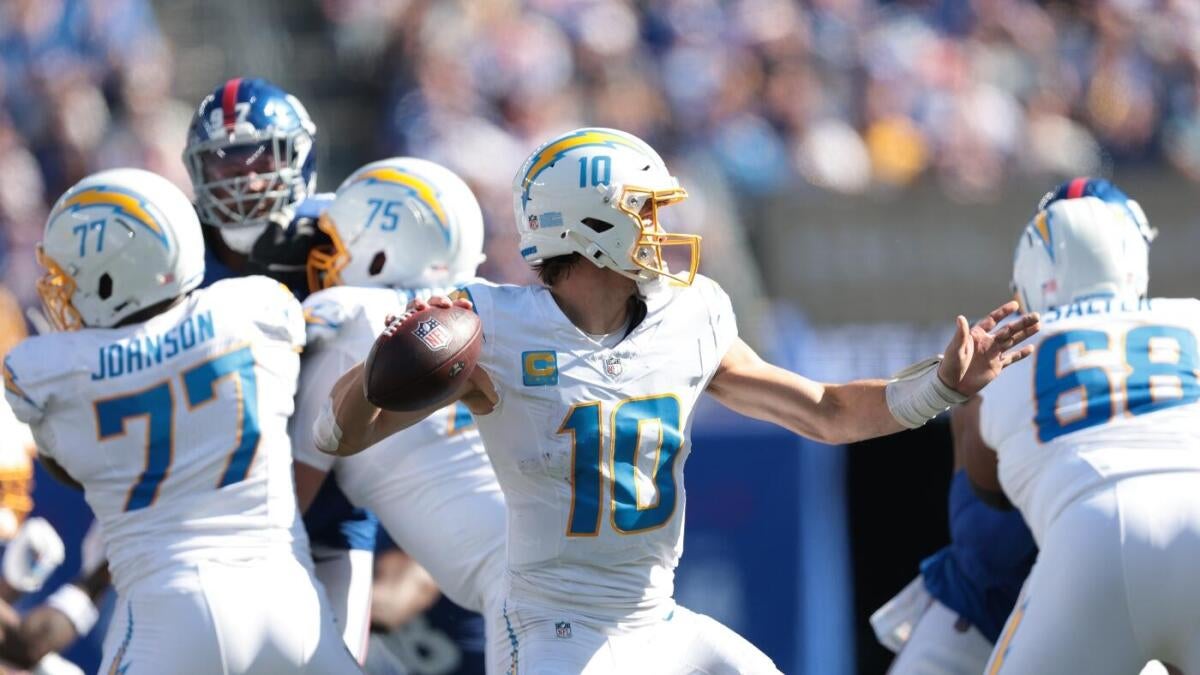 Today's top games to watch, best bets, odds: Commanders vs. Chargers, MLB playoffs and more