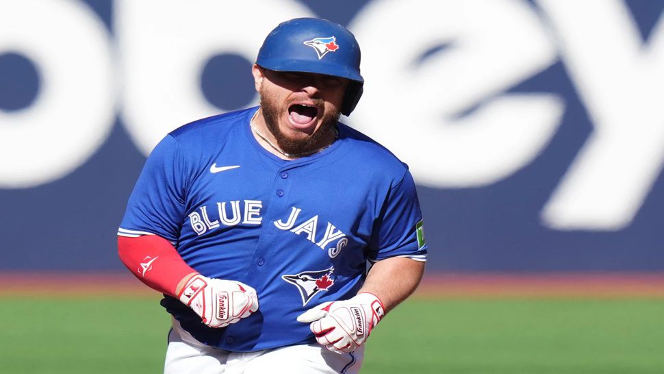 Toronto Blue Jays' Alejandro Kirk rounds the bases after hitting a grand slam against the Tampa Bay Rays during first-inning baseball game action in Toronto, Sunday, Sept. 28, 2025. (Chris Young/The Canadian Press via AP)