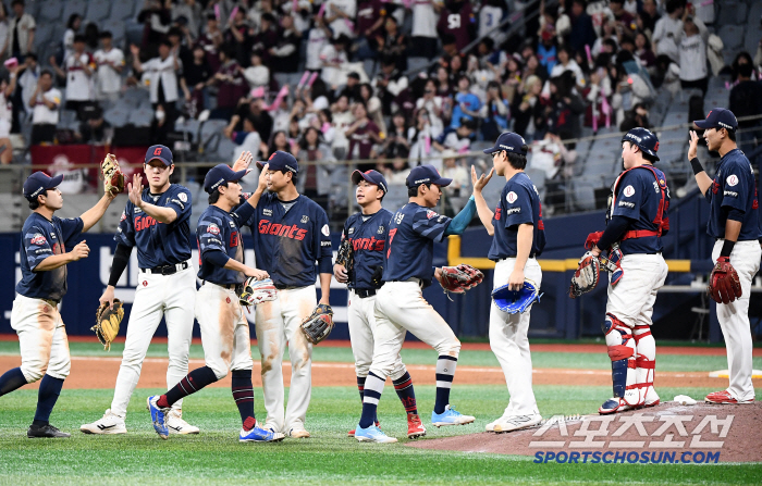 Korea-Japan Lotte's extreme and extreme, and Chiba Lotte's weekend three consecutive games were all defeated by Youngbong, with a team batting average of 0.207 winning percentage of 0.375 (Min Chang-ki's Japanese baseball) in last place overall