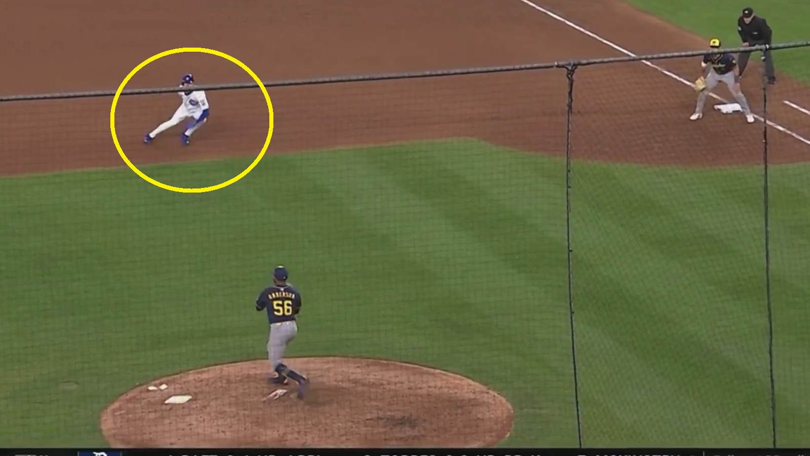 Kyle Tucker makes a ridiculous mistake on the basepaths in NLDS Game 3