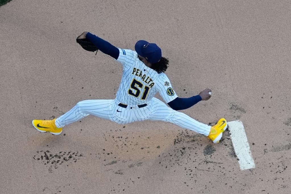 Best bet, odds, pick for Game 1 of the NLDS