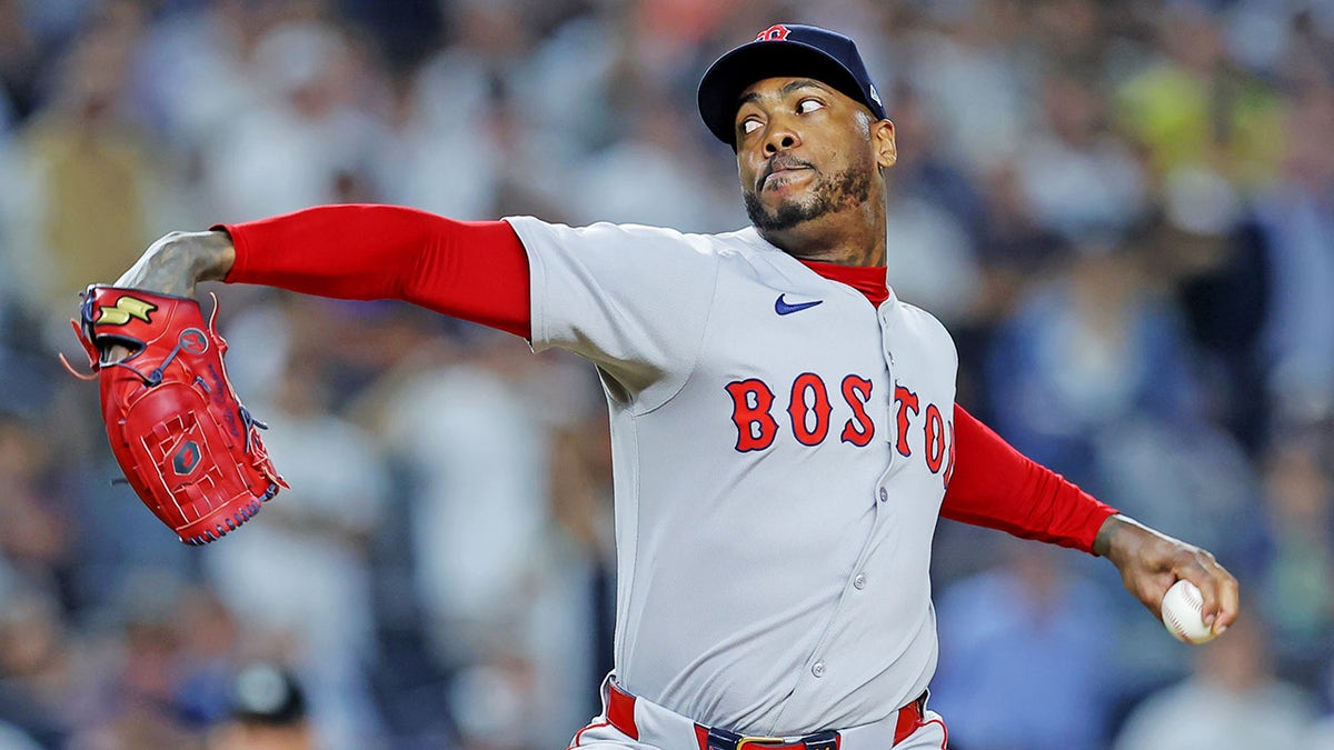 Aroldis Chapman pitches vs Yankees