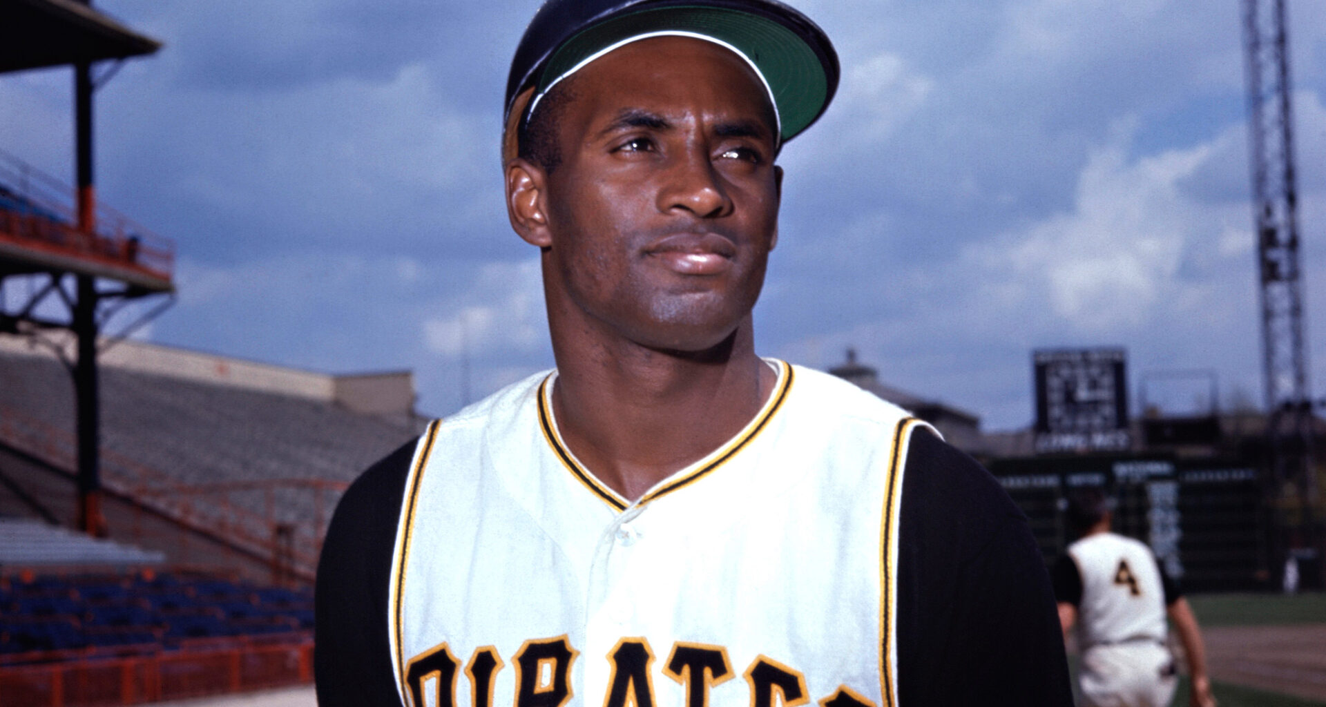PITTSBURGH - 1960's: Outfielder Roberto Clemente #21 of the Pittsburgh Pirates poses for a portrait prior to a game in the 1960's at Forbes Field in Pittsburgh, Pennsylvania. (Photo by Diamond Images/Getty Images)