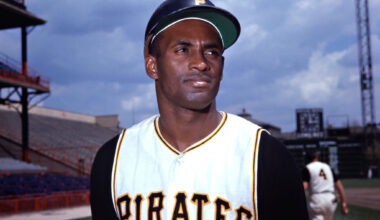 PITTSBURGH - 1960's: Outfielder Roberto Clemente #21 of the Pittsburgh Pirates poses for a portrait prior to a game in the 1960's at Forbes Field in Pittsburgh, Pennsylvania. (Photo by Diamond Images/Getty Images)