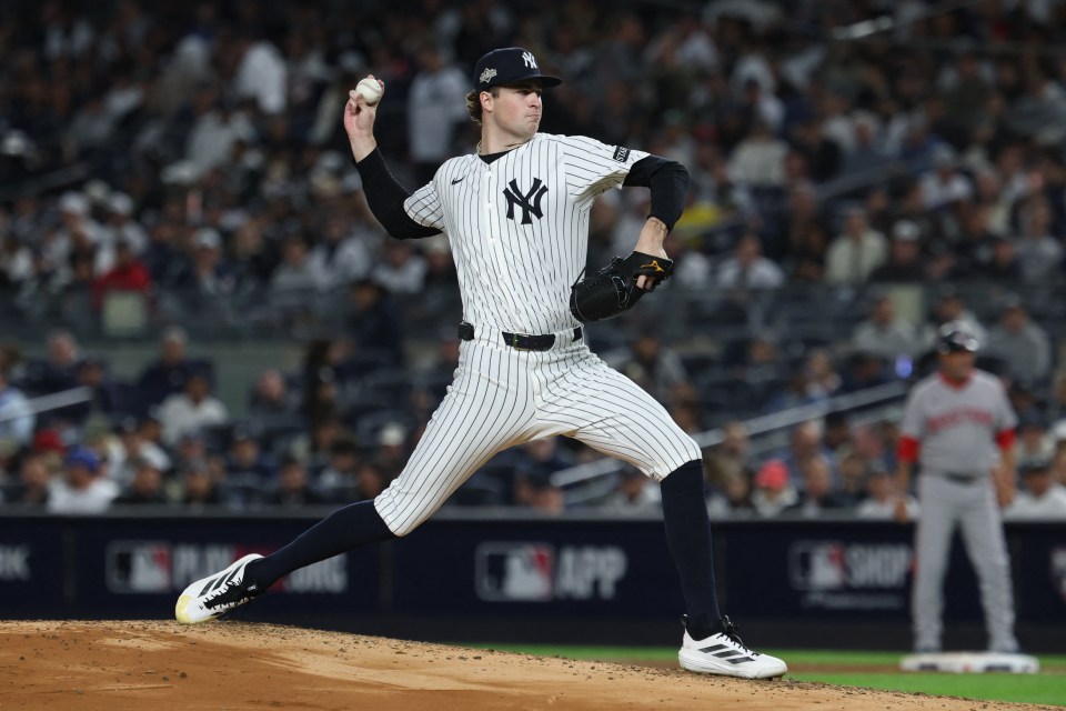 New York Yankees starting pitcher Cam Schlittler (31) throws to the plate.