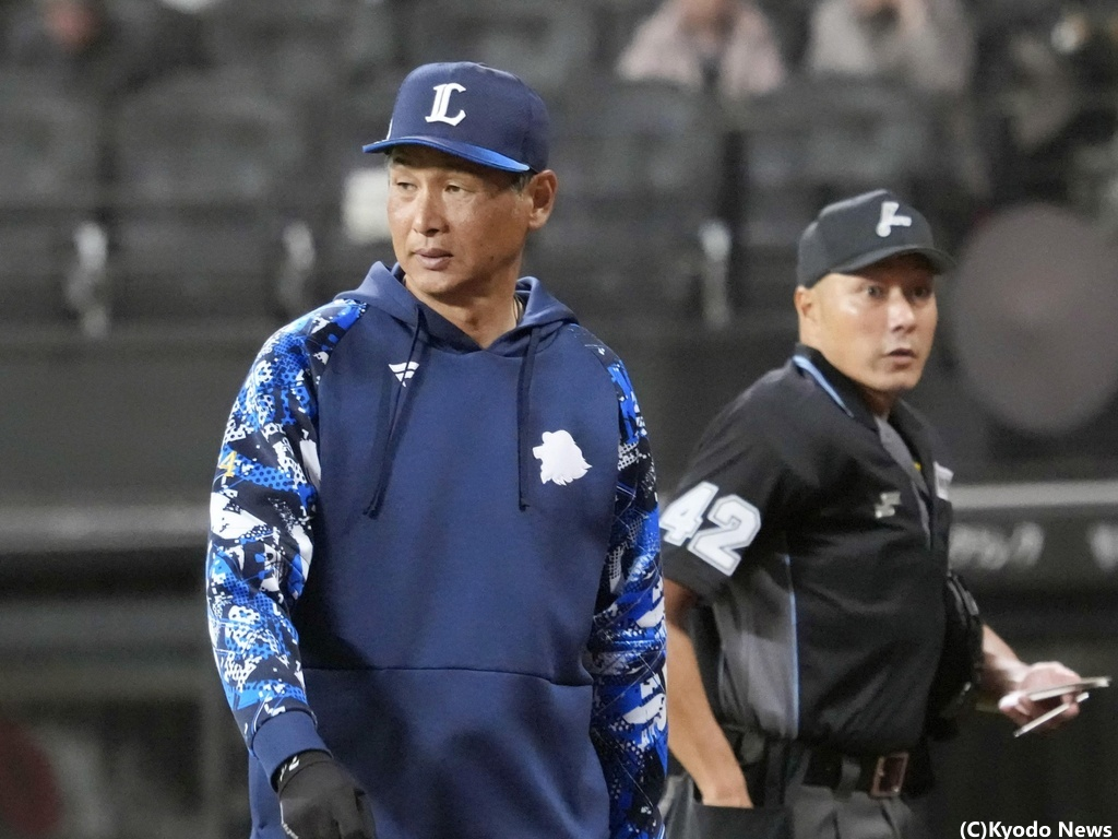Seibu Lions manager Fumiya Nishiguchi (C) Kyodo News