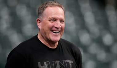 Milwaukee Brewers manager Pat Murphy watches during batting practice ahead of Game 1 of baseball's National League Championship Series between the Milwaukee Brewers and the Los Angeles Dodgers on Sunday, Oct. 12, 2025, in Milwaukee. (AP Photo/Brynn Anderson)