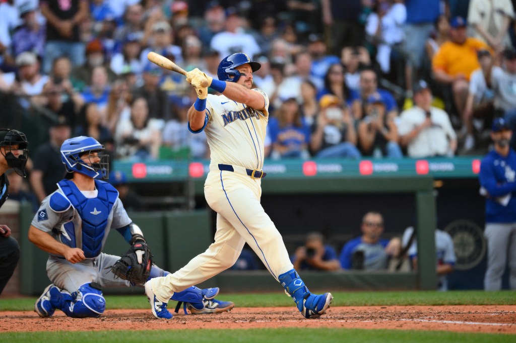 Seattle Mariners designated hitter Cal Raleigh (29) hits a single against the Los Angeles Dodgers.