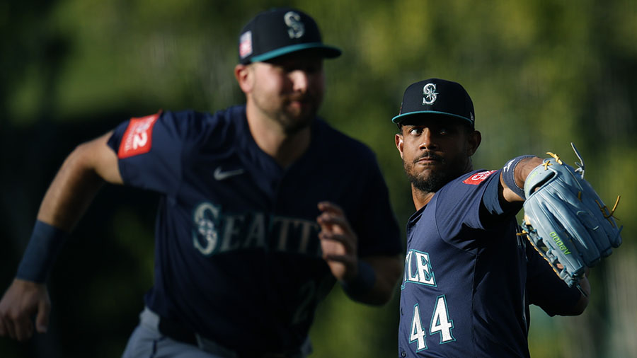 Seattle Mariners' Julio up for Gold Glove, but not Raleigh