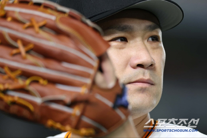 Tanaka with 200 wins in total in the U.S. and Japan, four scoreless innings against Hanwha's second division, and Park Jung-hyun's double makes the spicy taste (Min Chang-ki's Japanese baseball)