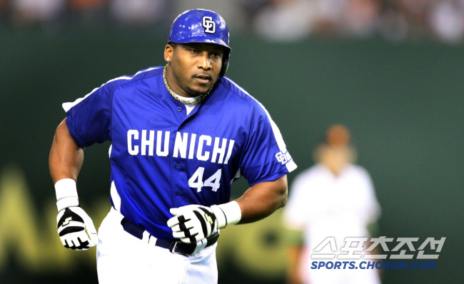 Tyrone Woods (Min Chang-ki's Japanese baseball) is the best power heater in Japanese professional baseball history, with frequent out-of-the-field home runs after crossing the back screen