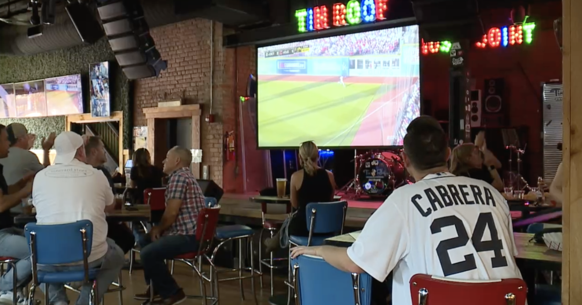 Tigers fans celebrate win as playoff baseball returns to Detroit