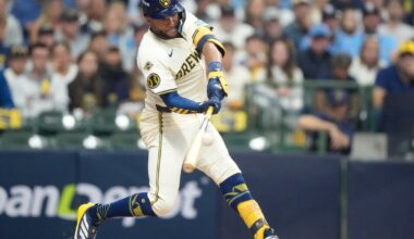 Brewers' Chourio hops off field with apparent injury; Dodgers take Game 3