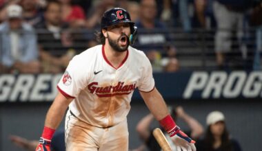 Guardians re-sign catcher Austin Hedges