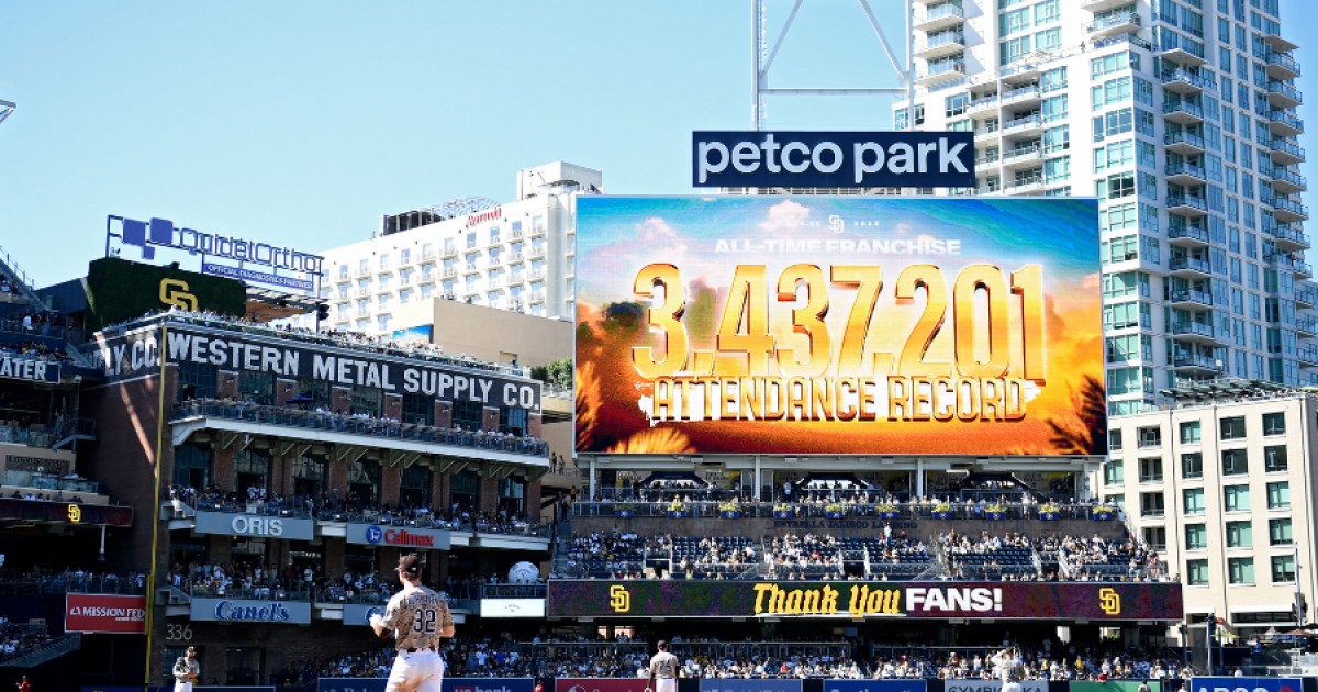 Padres wrap up regular season with 12-4 win over Diamondbacks