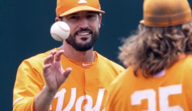 Giants hire Tennessee Vols coach Tony Vitello as manager