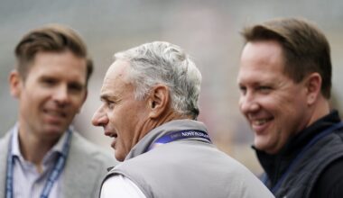 Twins owners decide to halt sale and keep club with new investors