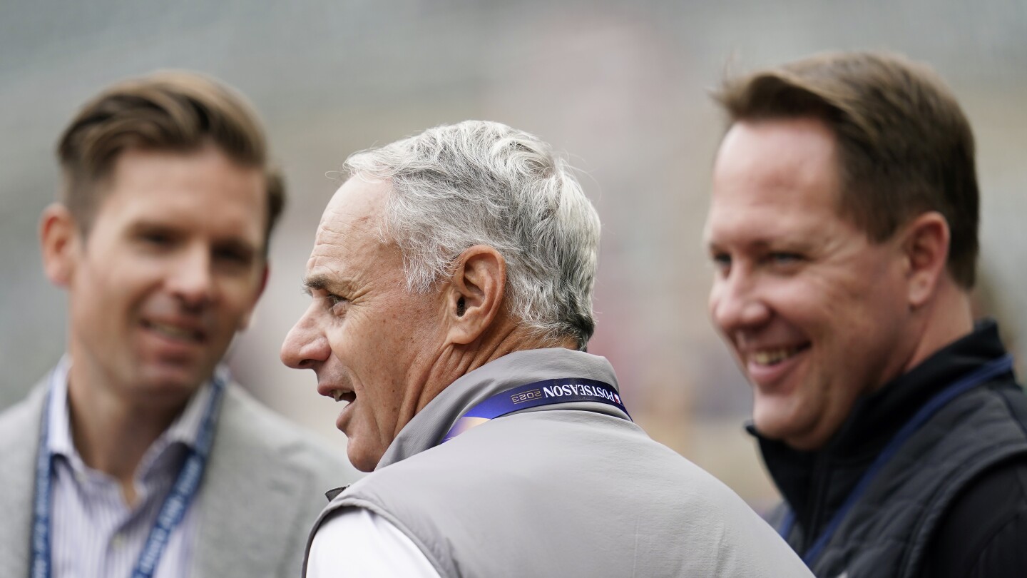 Twins owners decide to halt sale and keep club with new investors