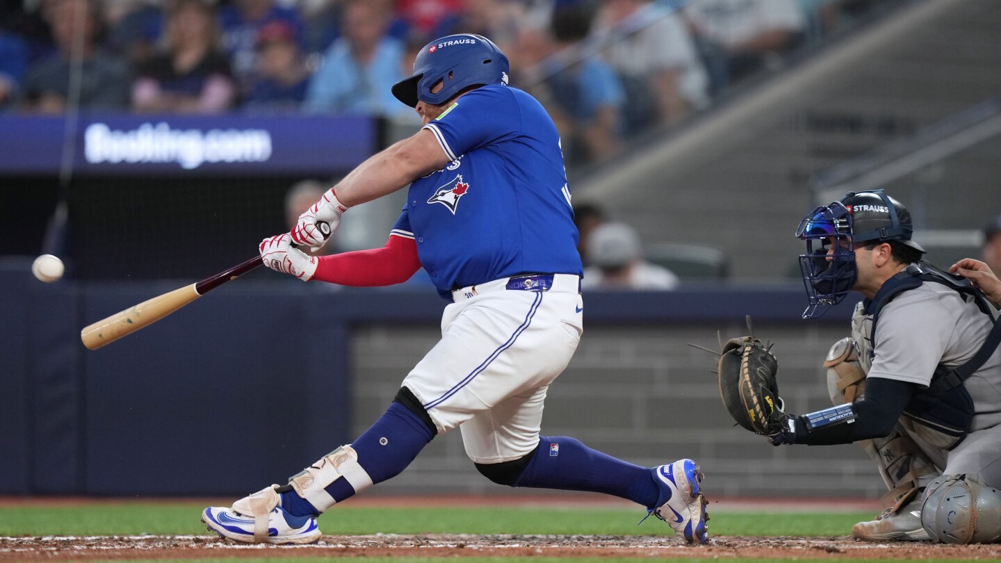 Kirk homers twice as Blue Jays end playoff skid by thumping Yankees 10-1 in Game 1 of ALDS