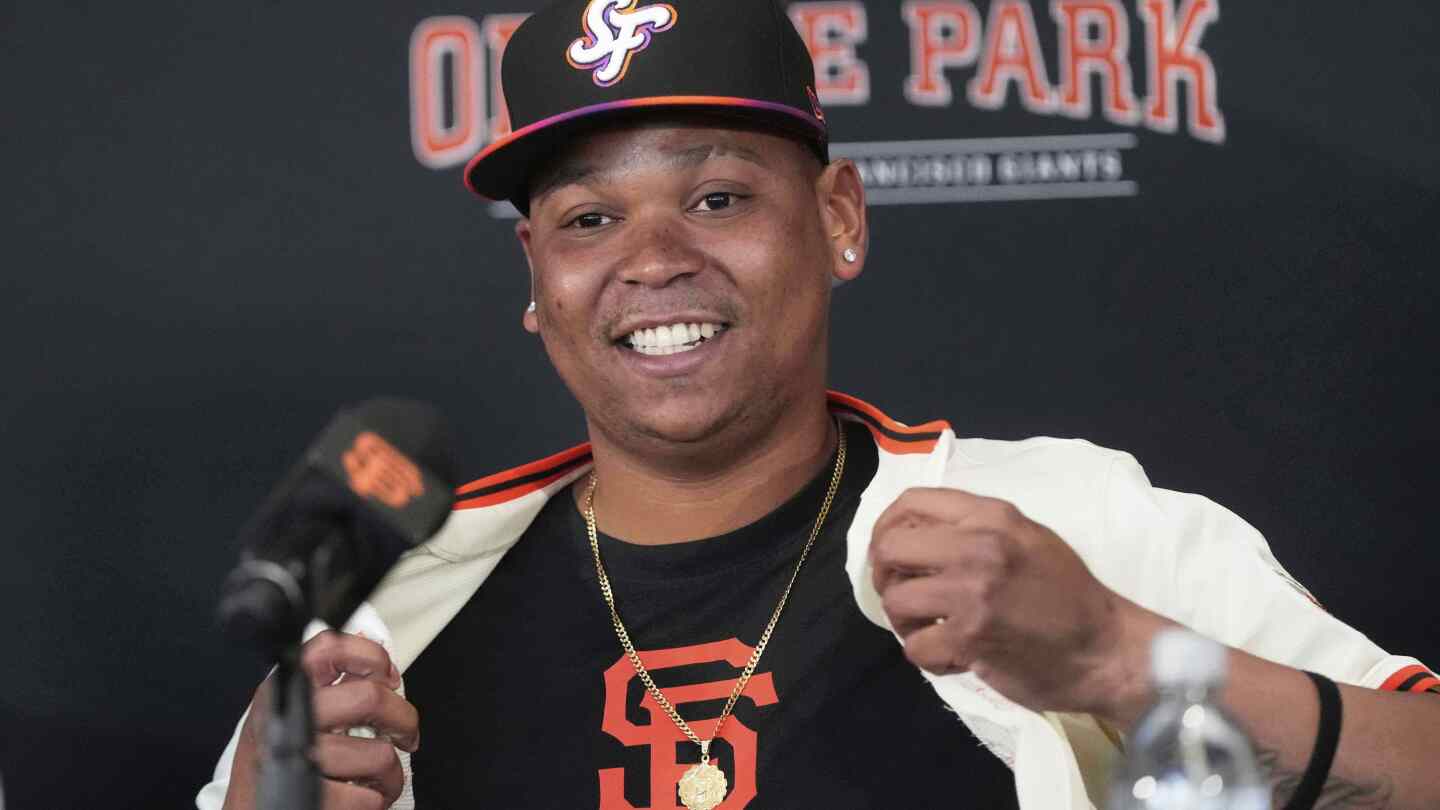 Rafael Devers says he'll play any position the Giants ask
