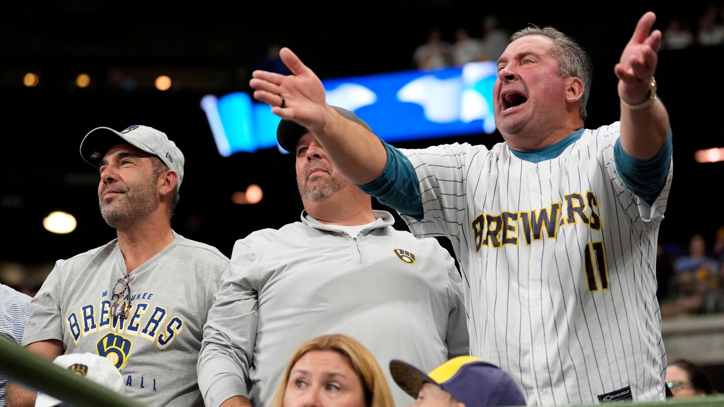 Lineup struggles have Brewers staring at 2-0 deficit in NLCS