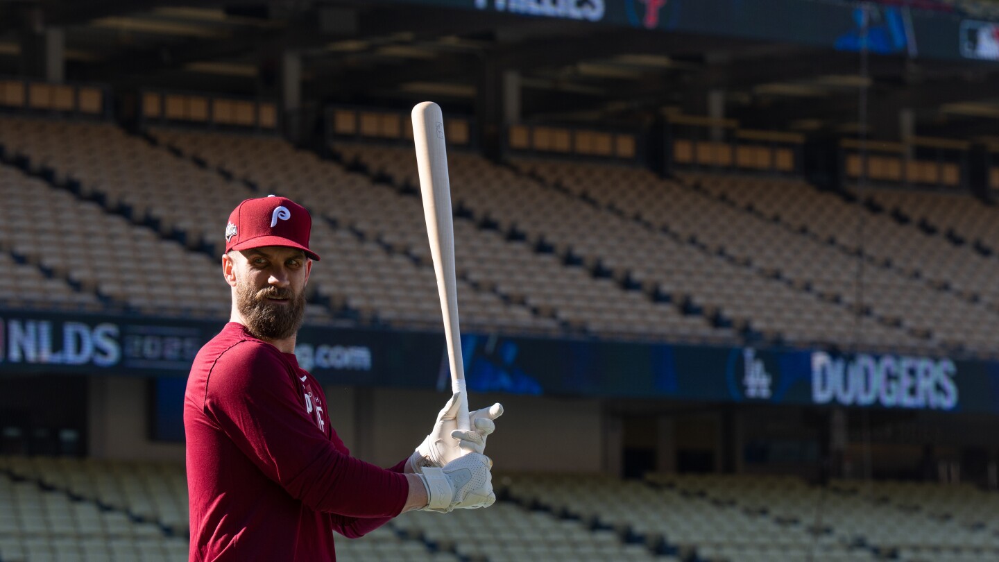 Bryce Harper on Phillies fans: 'I boo myself when I get out'