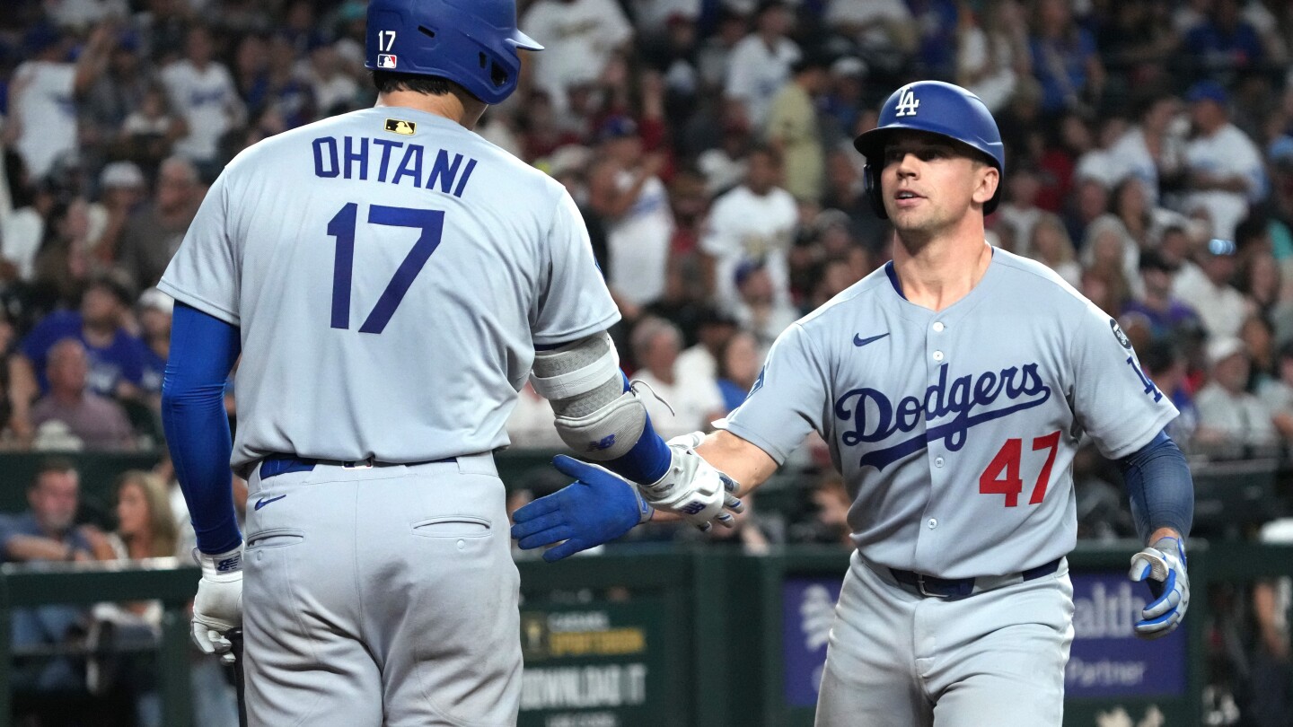Perdomo hits game-winning single in 9th to keep D-backs in NL wild card race, beating Dodgers 5-4