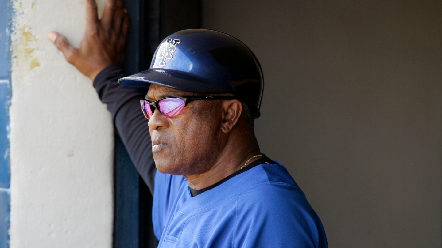 Former infielder and coach Sandy Alomar Sr. dies at 81
