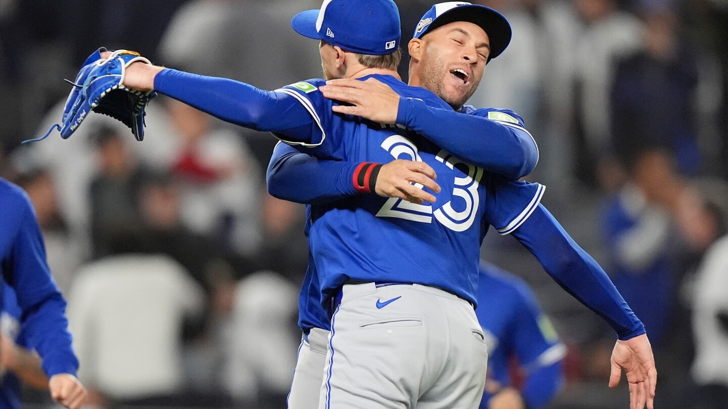 Blue Jays beat Yankees 5-2 in Game 4 to reach first ALCS since 2016