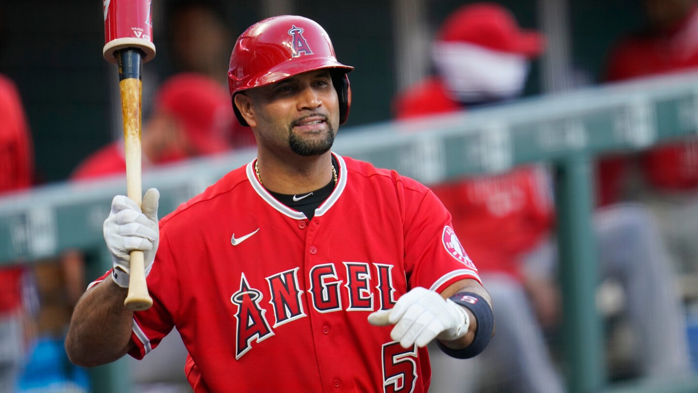 Albert Pujols has met with the Angels about their managerial opening, AP source says