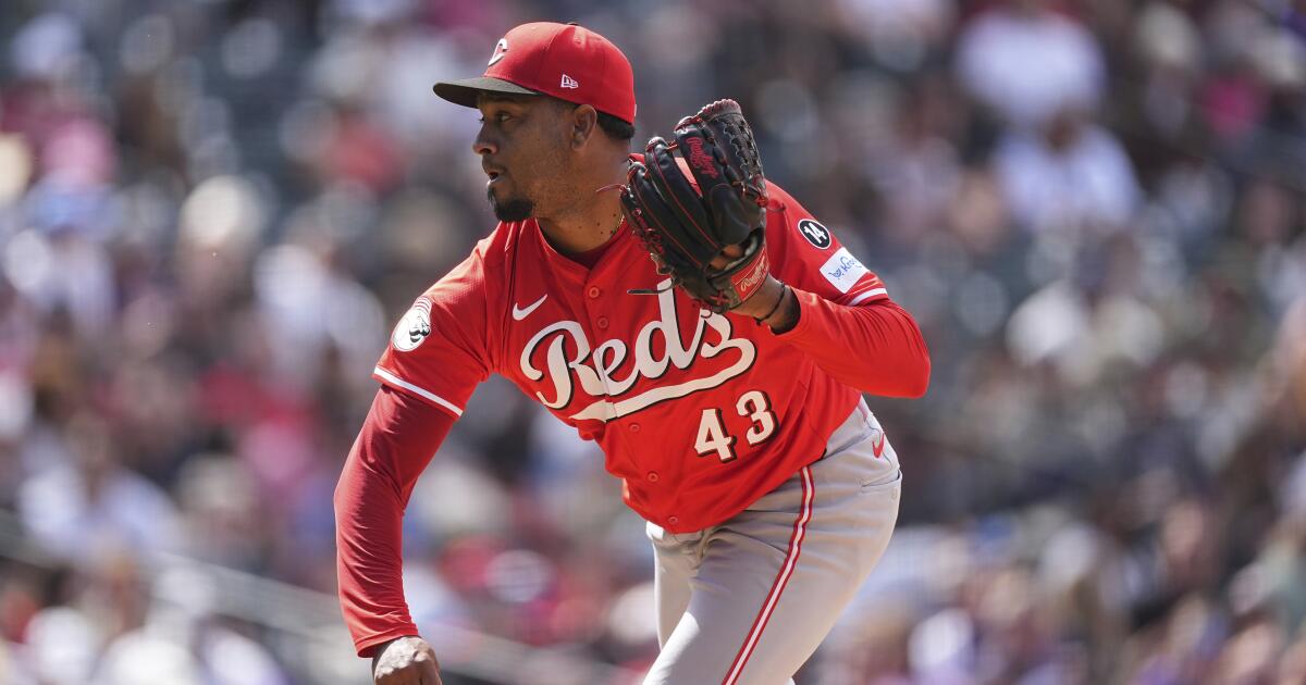 Dodgers acquire former All-Star closer Alexis Díaz in Reds trade
