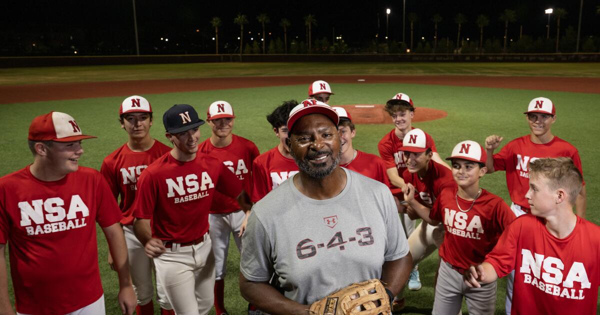 Former Dodger Mike Davis wants to be remembered for more than a well-timed walk