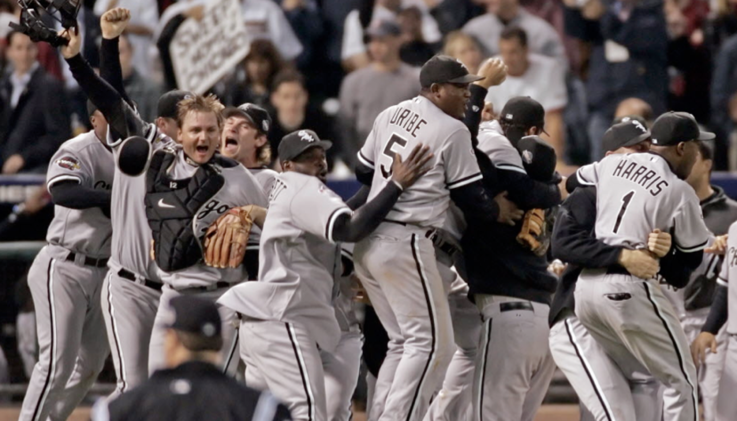 On White Sox' 20th anniversary of World Series glory, they're as deep in Cubs' shadows as ever