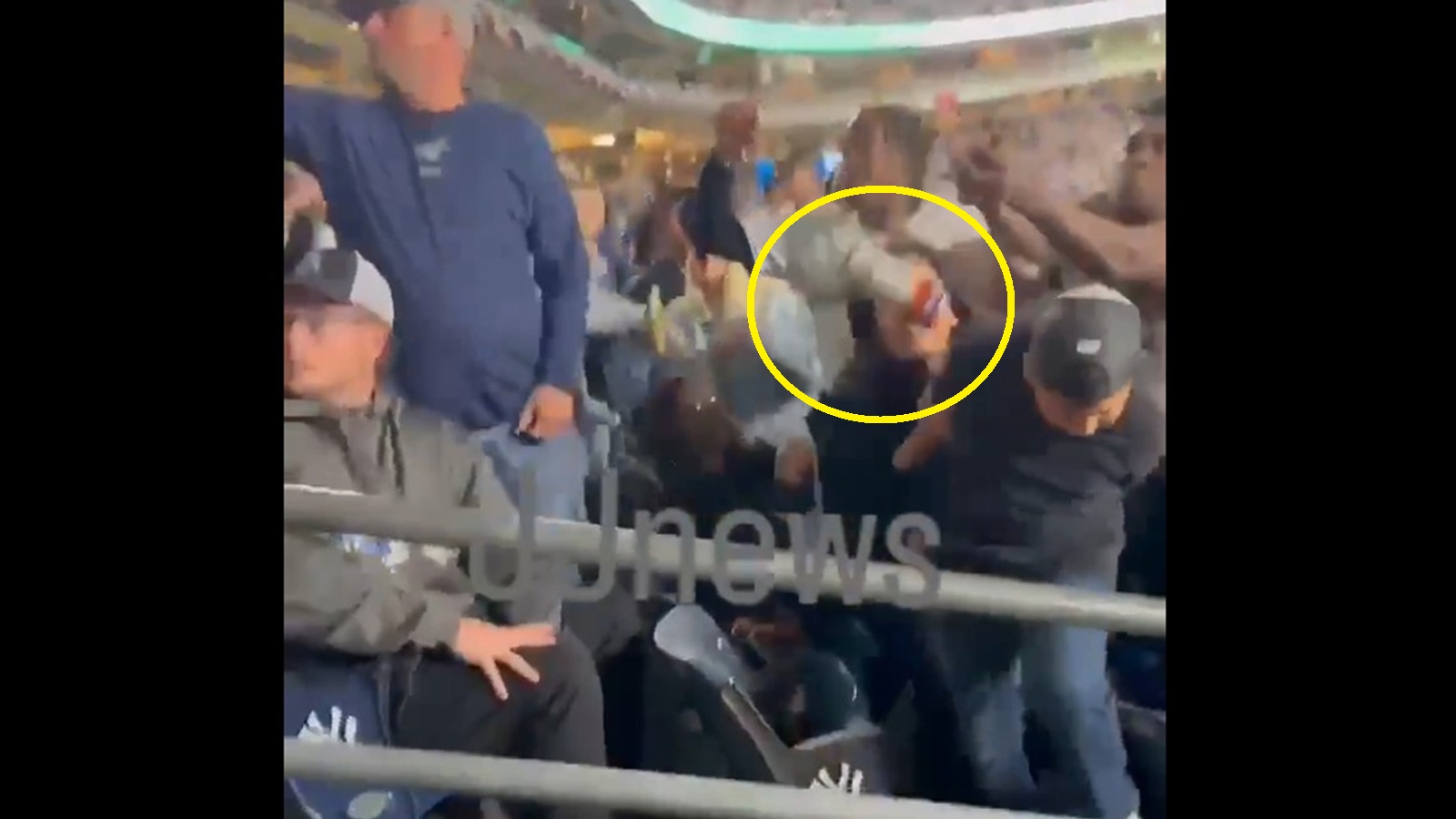 Video shows Yankees fans throwing a can at Vladimir Guerrero Jr's family