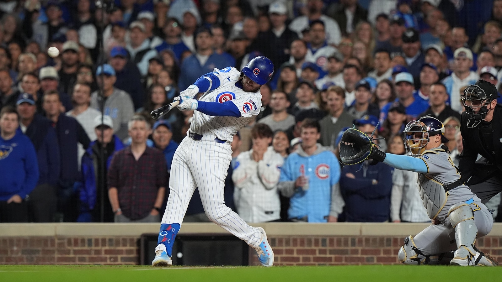 Ian Happ's homer sets the tone for the Cubs in a playoff victory against the Brewers