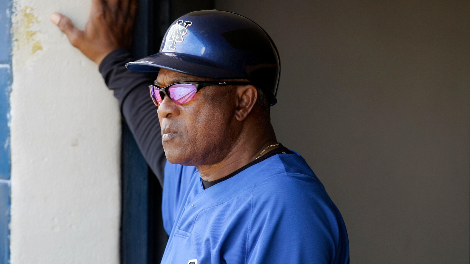 Former infielder and coach Sandy Alomar Sr. dies at 81