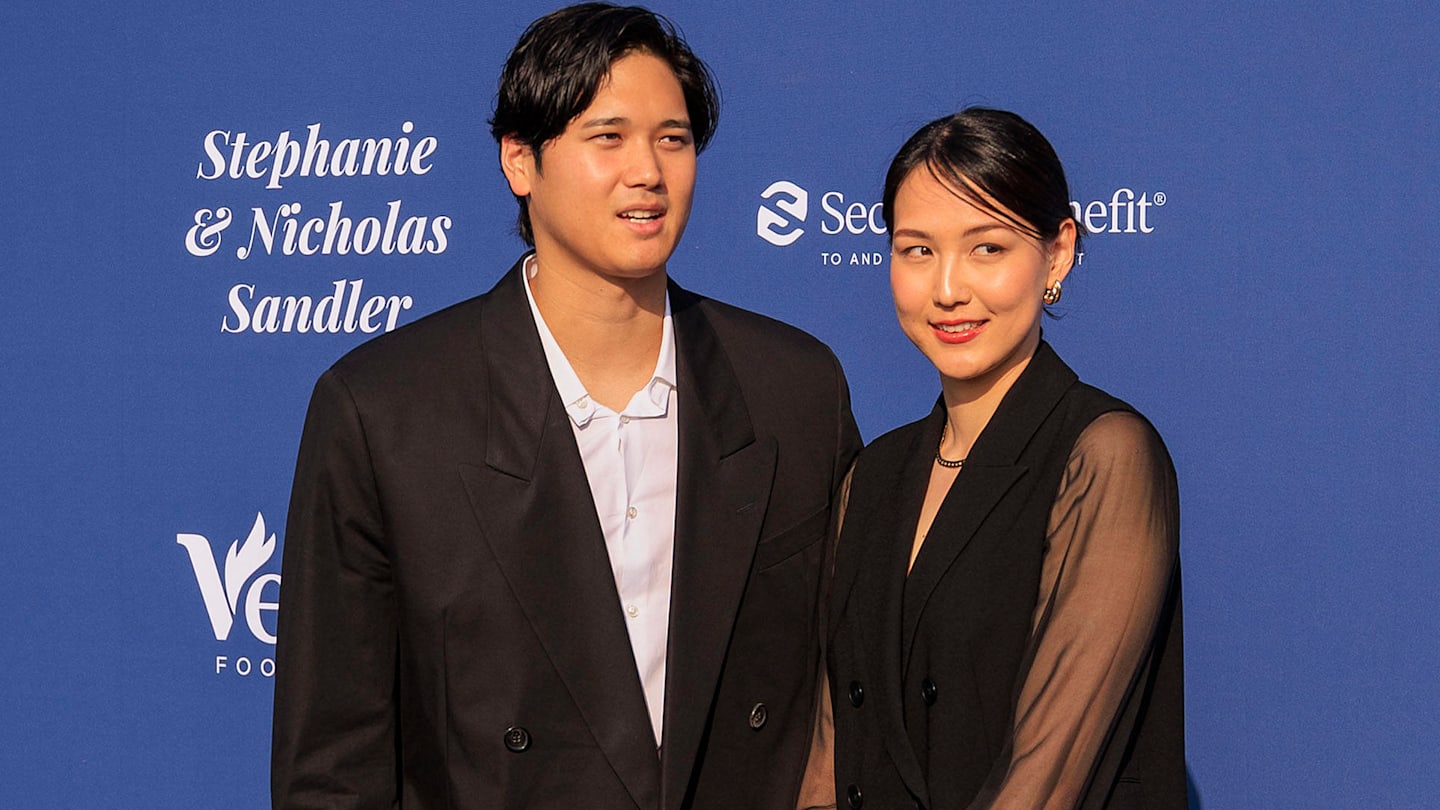 Shohei Ohtani's wife Mamiko rocks perfect Dodgers fit for World Series parade