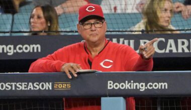 Cincinnati Reds manager Terry Francona (77)