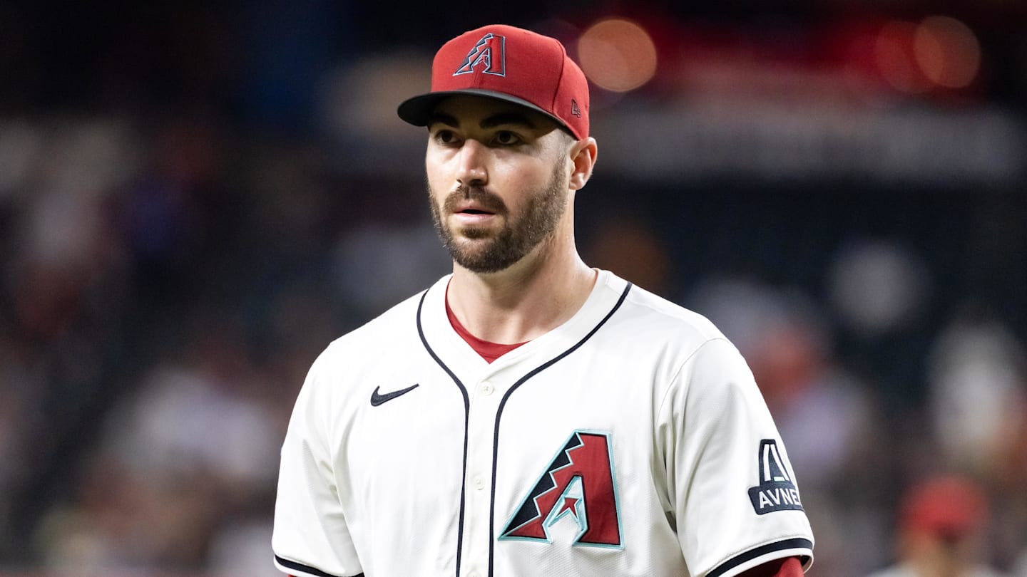 Diamondbacks Outright 4 Players