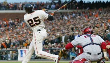 San Francisco Giants' Barry Bonds hits a one run d