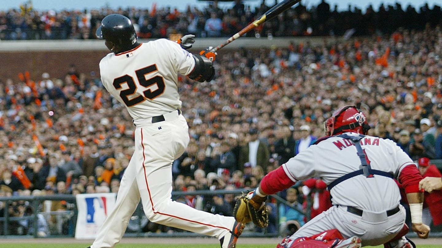 San Francisco Giants' Barry Bonds hits a one run d