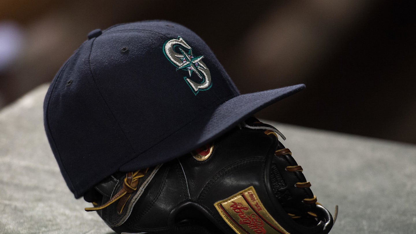 Mariners Reportedly Make First Offseason Pitching Move