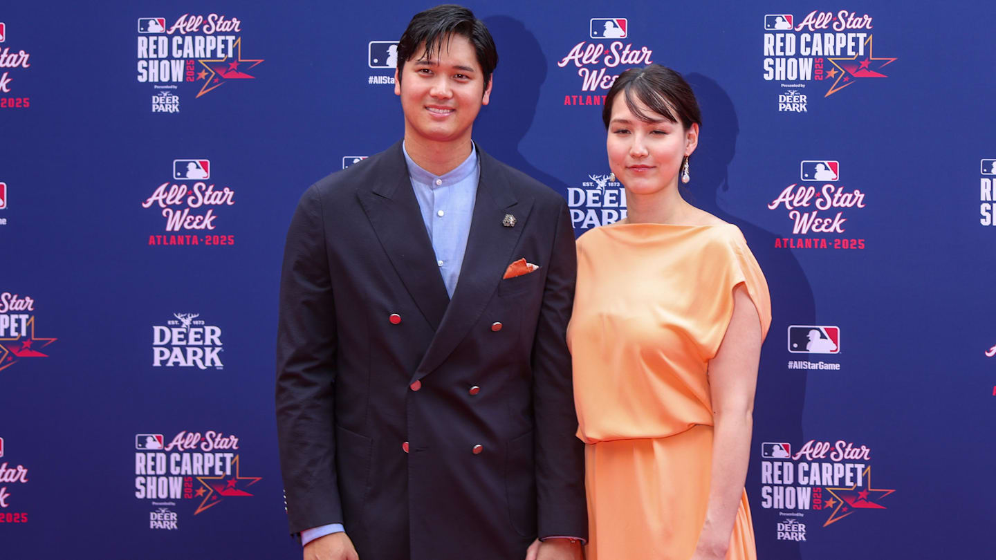 Shohei Ohtani, wife Mamiko wear Dodgers' NL West rivals distinct color winning MVP