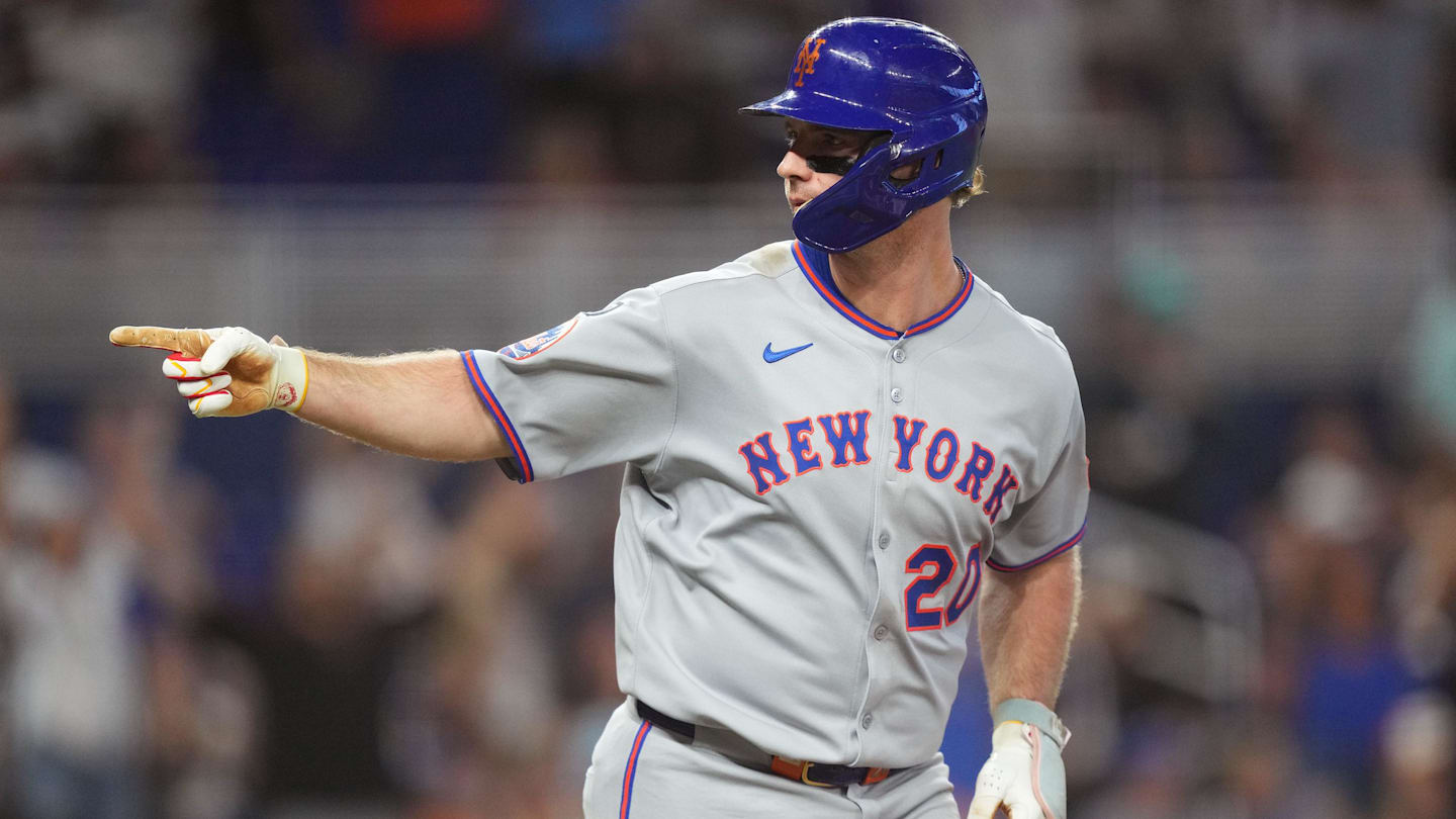 Rangers Linked to Mets’ Top Free-Agent Slugger in Bold New Offseason Forecast