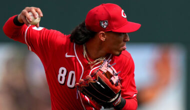 Cincinnati Reds shortstop Edwin Arroyo throws to first base