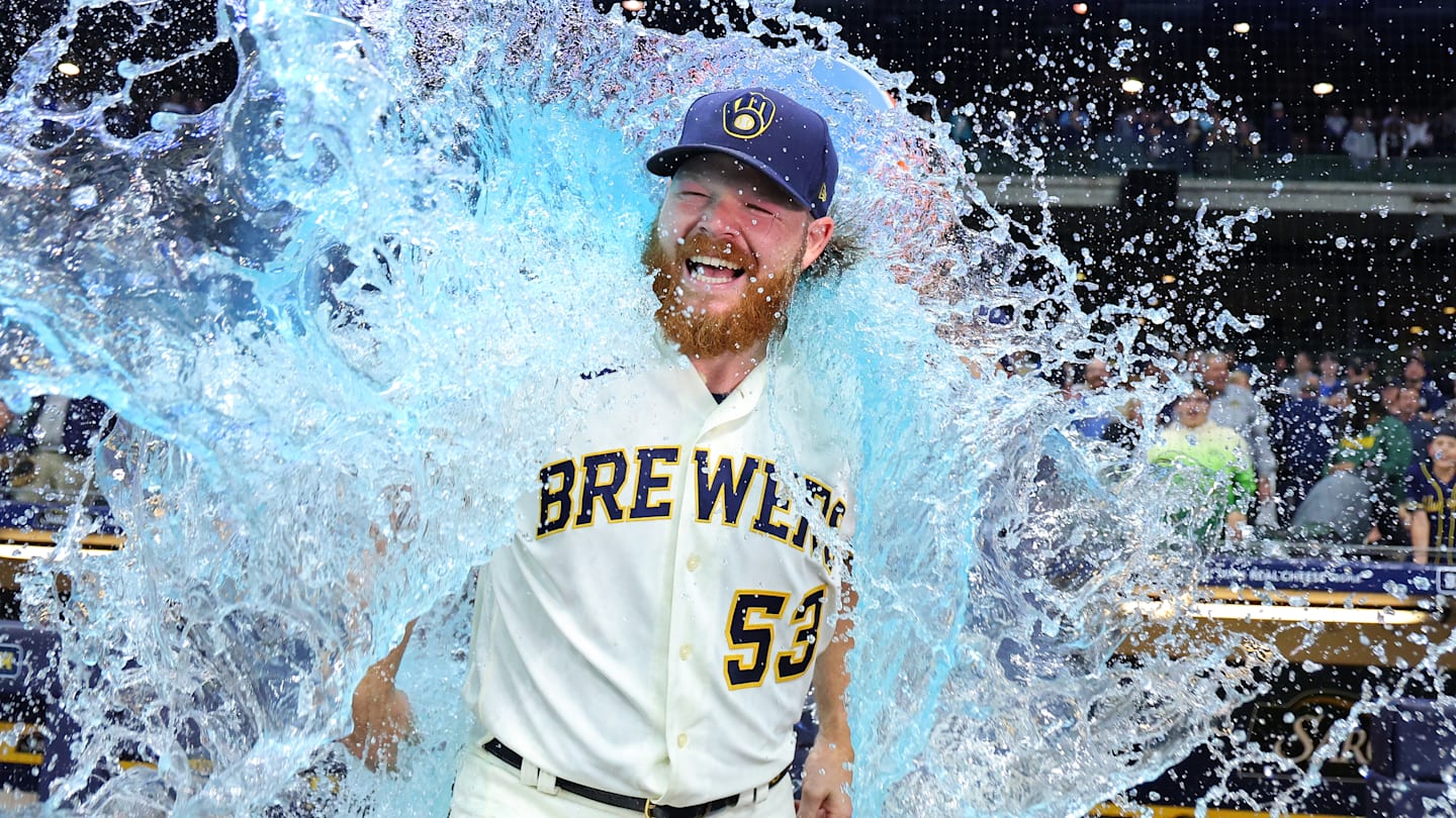 Miami Marlins v Milwaukee Brewers