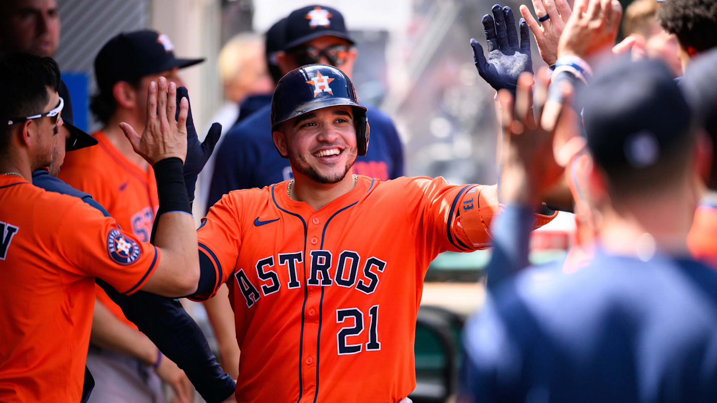 MLB Insider Believes Power-Hitting Catcher is Astros' Best Trade Candidate